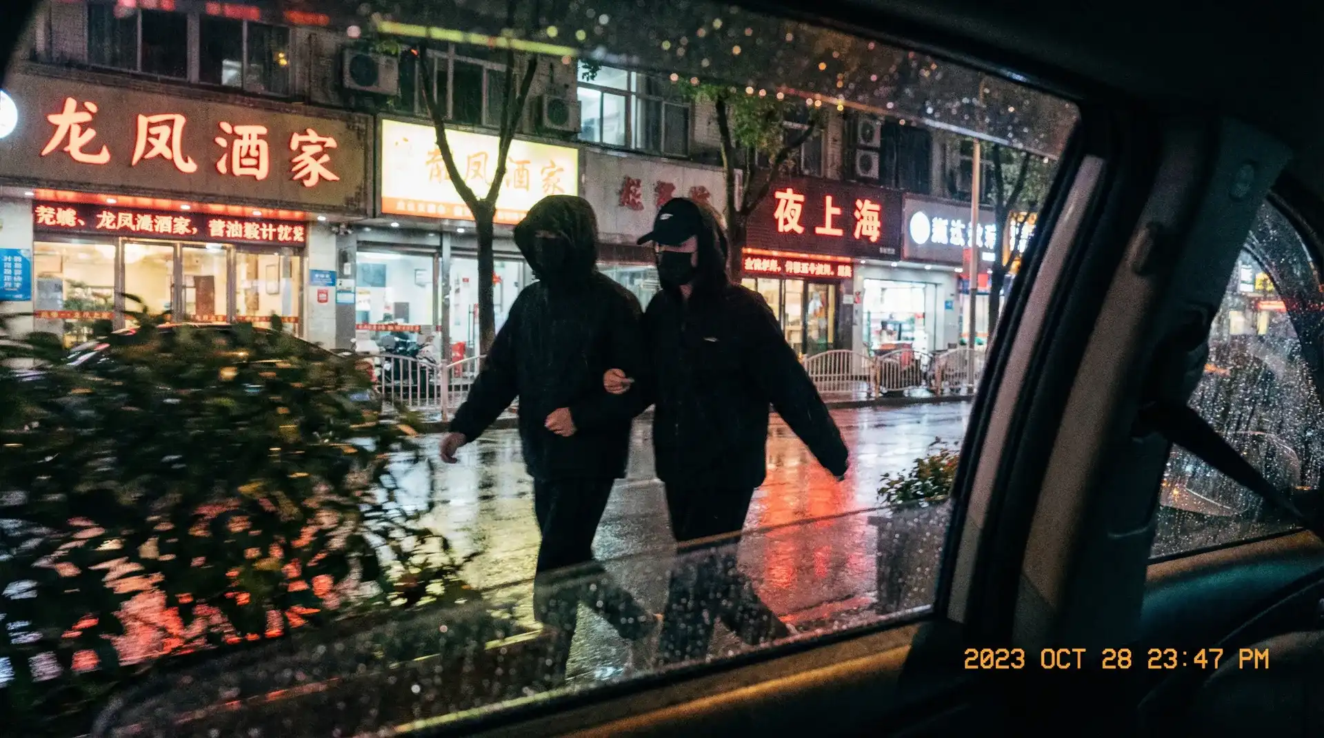 黑帮少爷爱上我在线看泰国 - 顶流明星深夜密会现场抓拍照片